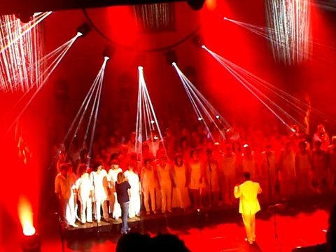 Princesse Tango: Gospel Variety Show et Julie Zenatti (chef de choeur Frank Castellano)