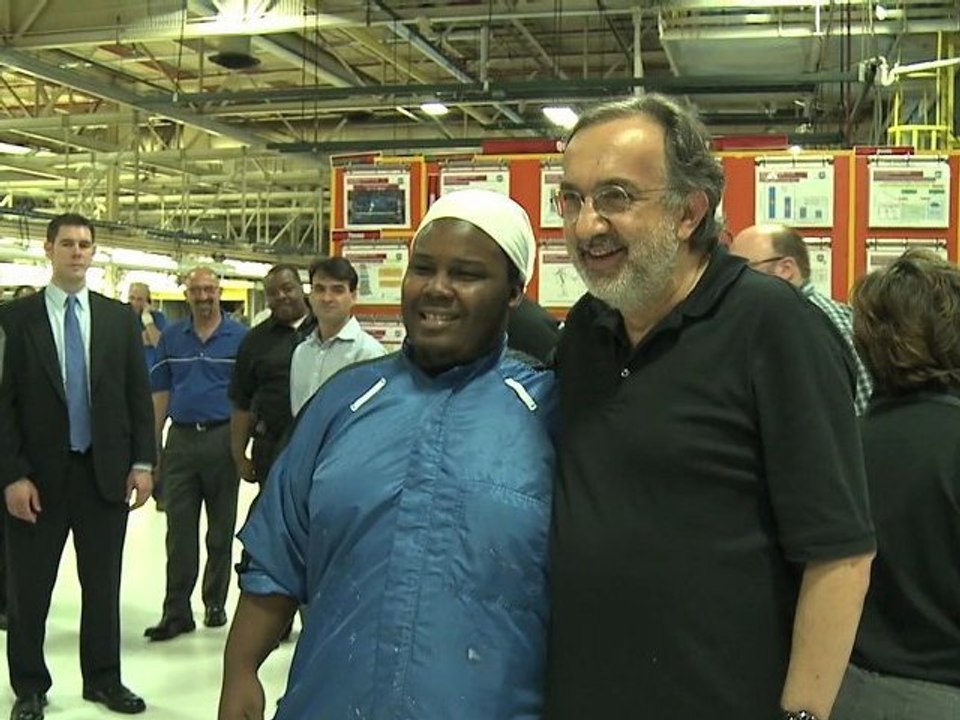 Autosital - Sergio Marchionne en visite à l'usine de Belvidere revient sur l'histoire du plus jeune employé des lieux, Dandre Ellis