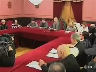 Proetarras increpan al nuevo alcalde de Azpeitia tras la moción de censura
