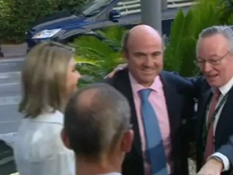 De Guindos advierte de que el euro se juega en España e Italia