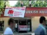 SDP üyeleri THY bürosunu işgal etti