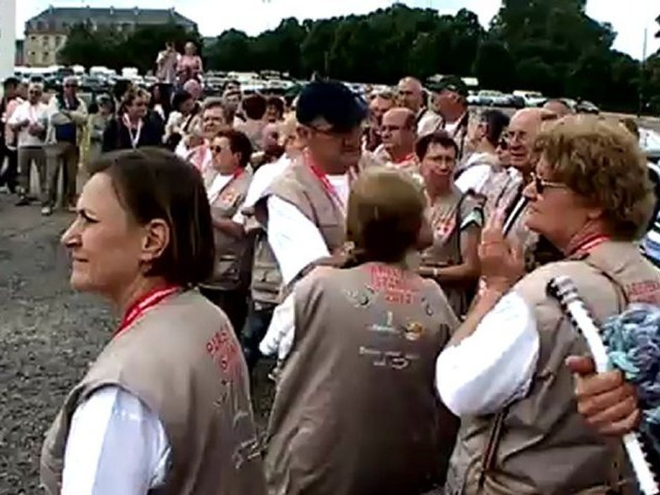 Départ au château de Vincennes du Paris Pékin Istanbul 2012 en camping car