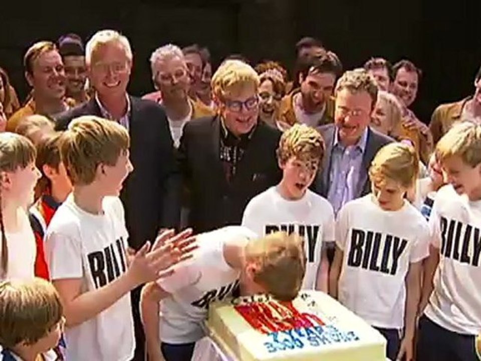 Proud dad Elton plans Billy Elliot outing with son