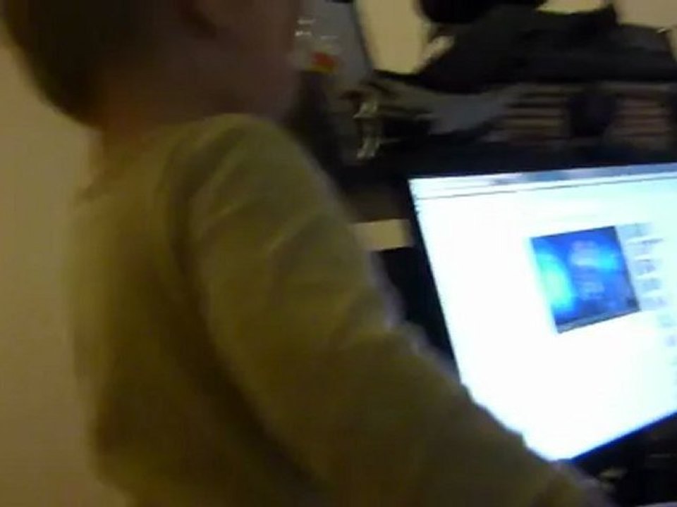 22 mois et il chante du michel télo