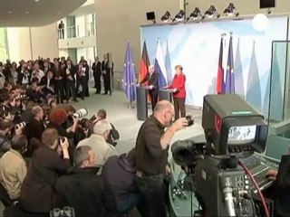 Le président russe Vladimir Poutine réfute soutenir le...