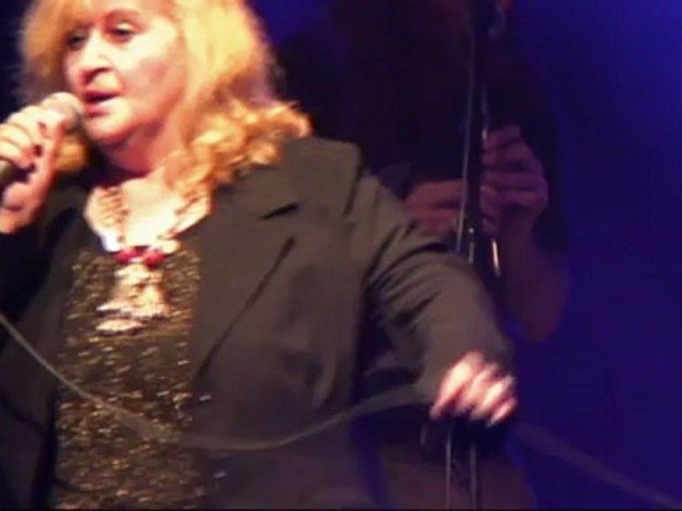 Malika Domrane à cappella : hommage à Tahar Djaout