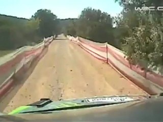 Télécharger la video: Ken Block sufre un accidente en el Rally de México