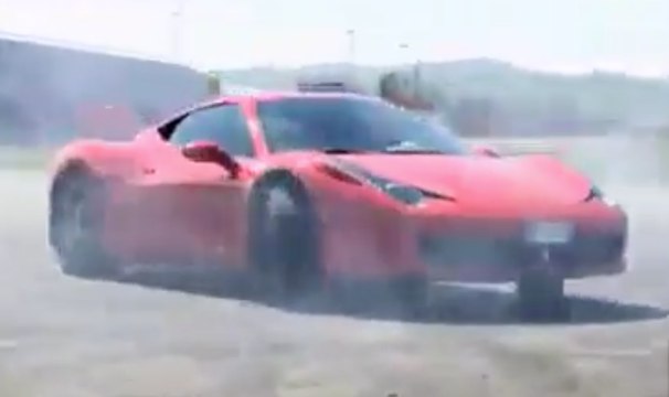 Ferrari 458 derrapando