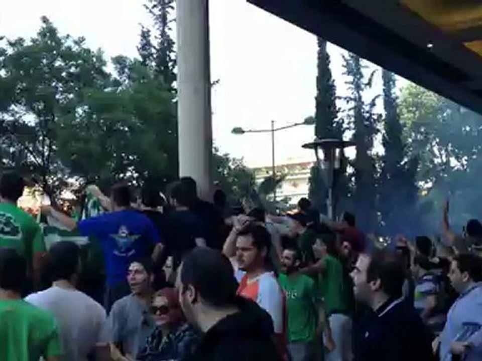 Αναχώρηση ΠΑΟ για ΣΕΦ για τον 5ο τελικό (2)