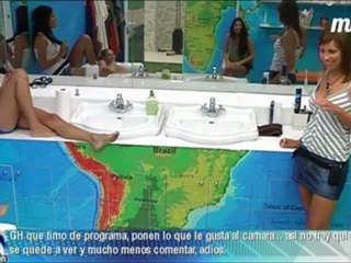 MARIA NO BANHEIRO CONVERSANDO COM  AS MENINAS!!!!!