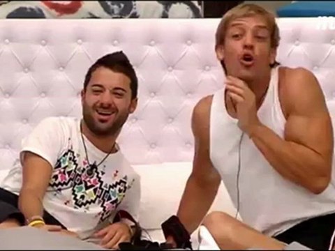 MARIA E HUGO-AS MENINAS APRONTANDO COM OS MENINOS (02/06)KKKKKKK