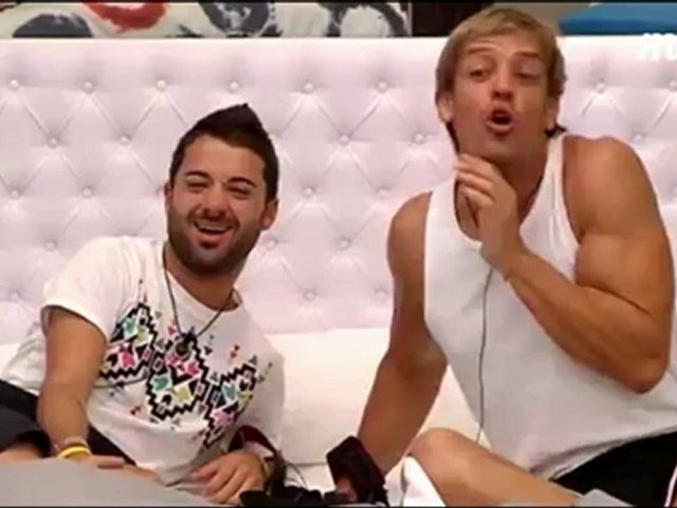 MARIA E HUGO-AS MENINAS APRONTANDO COM OS MENINOS (02/06)KKKKKKK