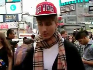 Mall shooter still at larger in Canada