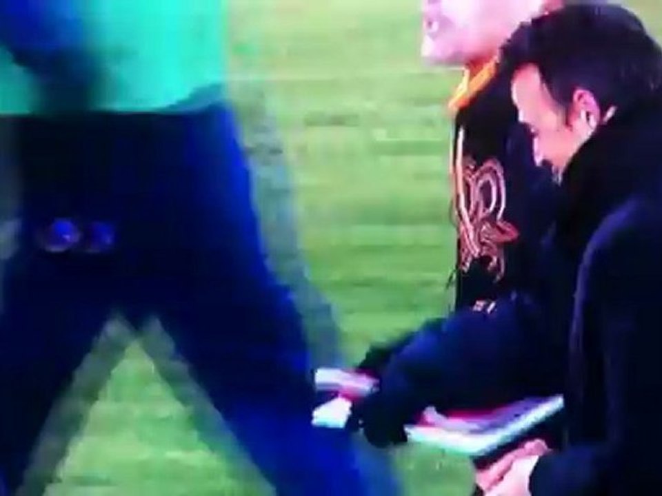 Francesco Totti Tutti al mare, tutti al mare dopo Bologna-Roma 0-2 del 21_12_2011 HD