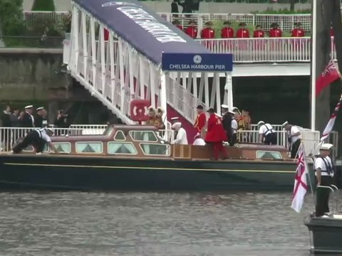 Boats fill the Thames for diamond queen's river pageant
