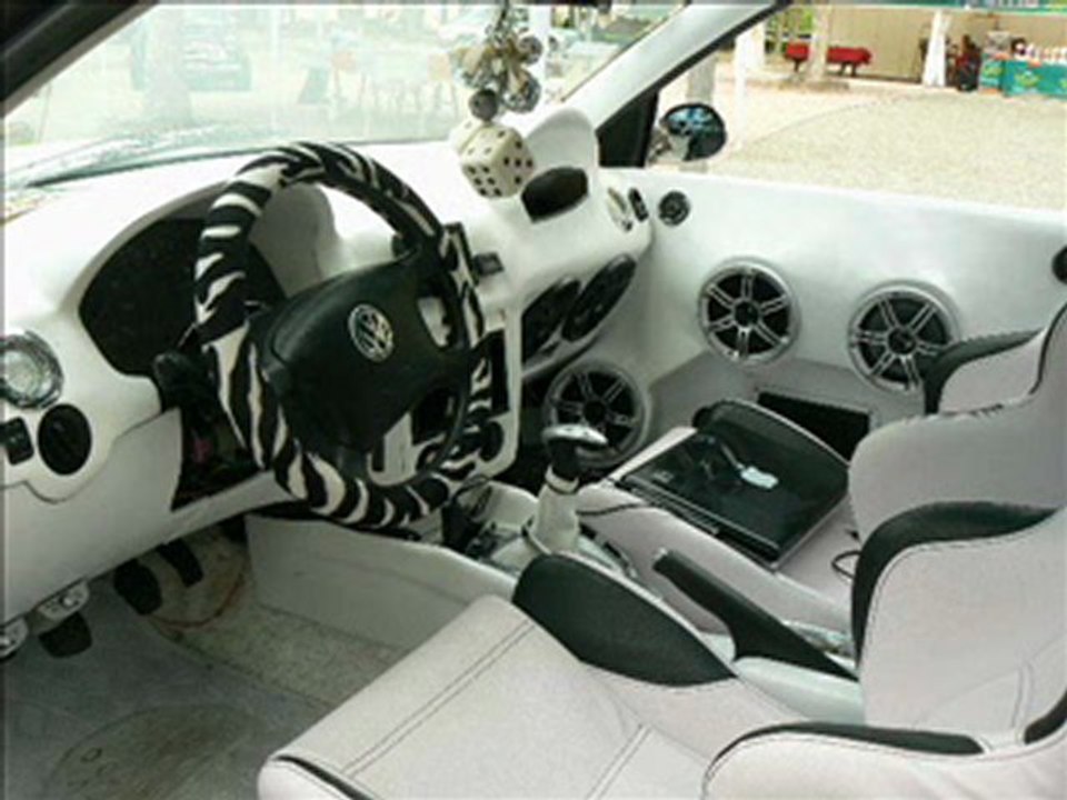 2ème/  Rotary Club de Salernes en Haut Var  Tuning &  véhicules  neufs  avec les tous nouveaux modèles, des motos, des quads, du petit   matériel de jardinage