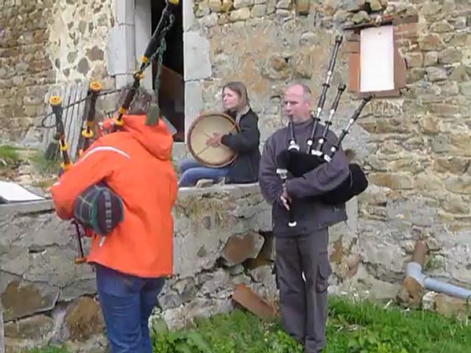 Henk Slaats spielt Dudelsack