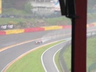 Daniel Ricciardo descend le Raidillon