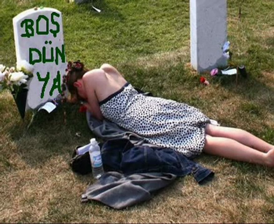 Mehmet Akyıldız--Bu Mezarda Sevdiğim Var -WWW.SESLİYEGİT.COM