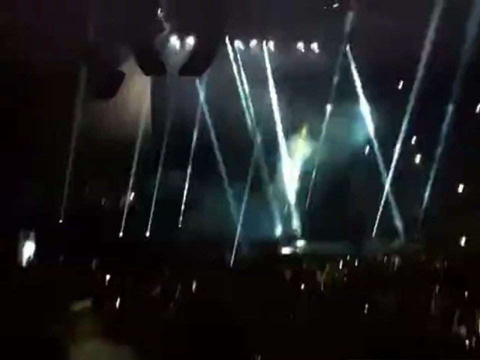Two Niggas In Bercy - Watch The Throne Tour