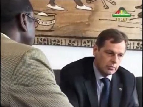 Philippe Van Damme, chef de la Délégation de l'Union Européenne en Guinée, devant la RTG