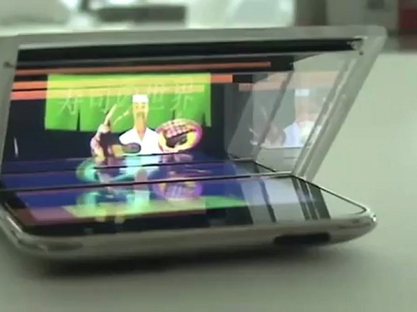 ⁣Chiếc gương biến iPhone thành rạp chiếu phim 3D