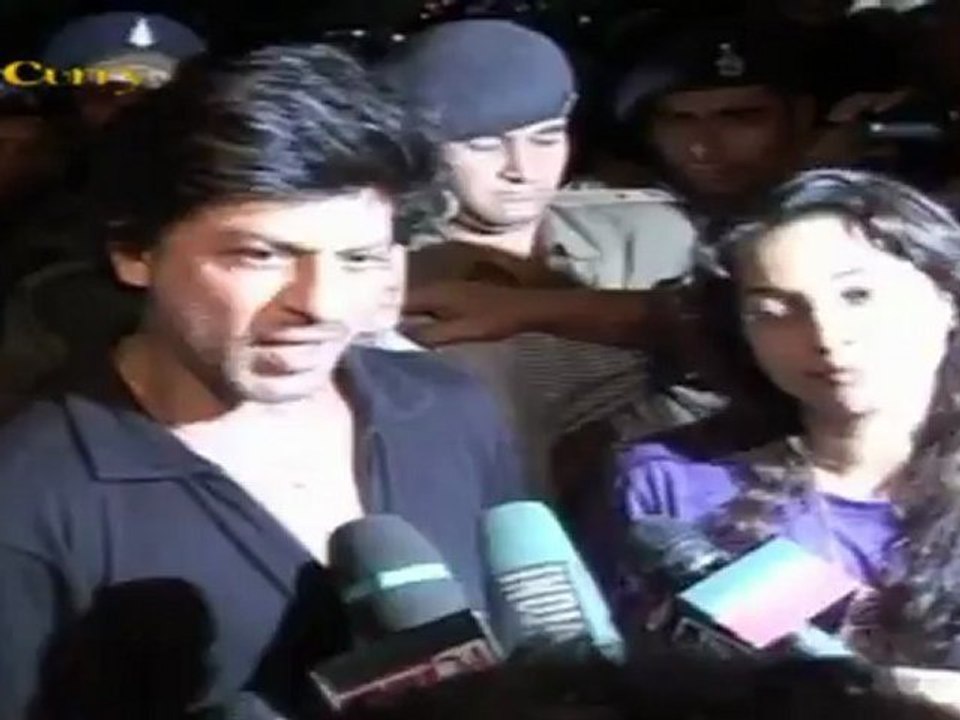 Shah Rukh Khan And Juhi Chawla Return To Mumbai