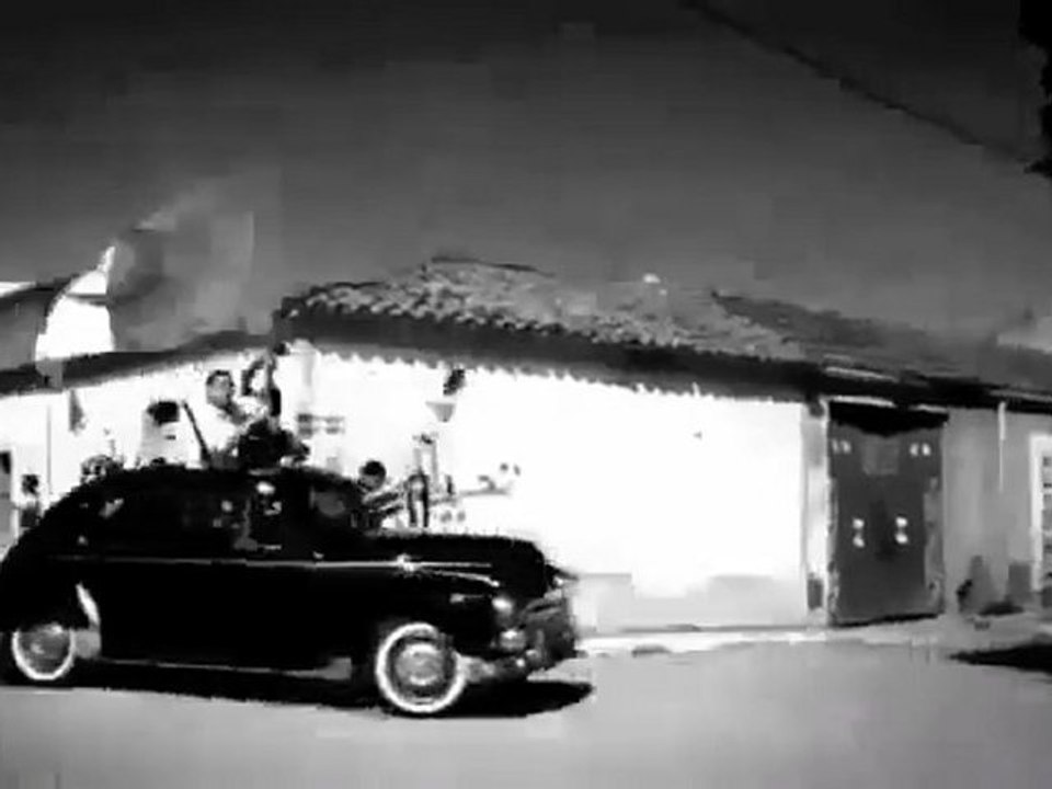 Warda El Djazaïria L'Algérienne  Mazalna Wakfine, وردة الجزائرية في ذمة