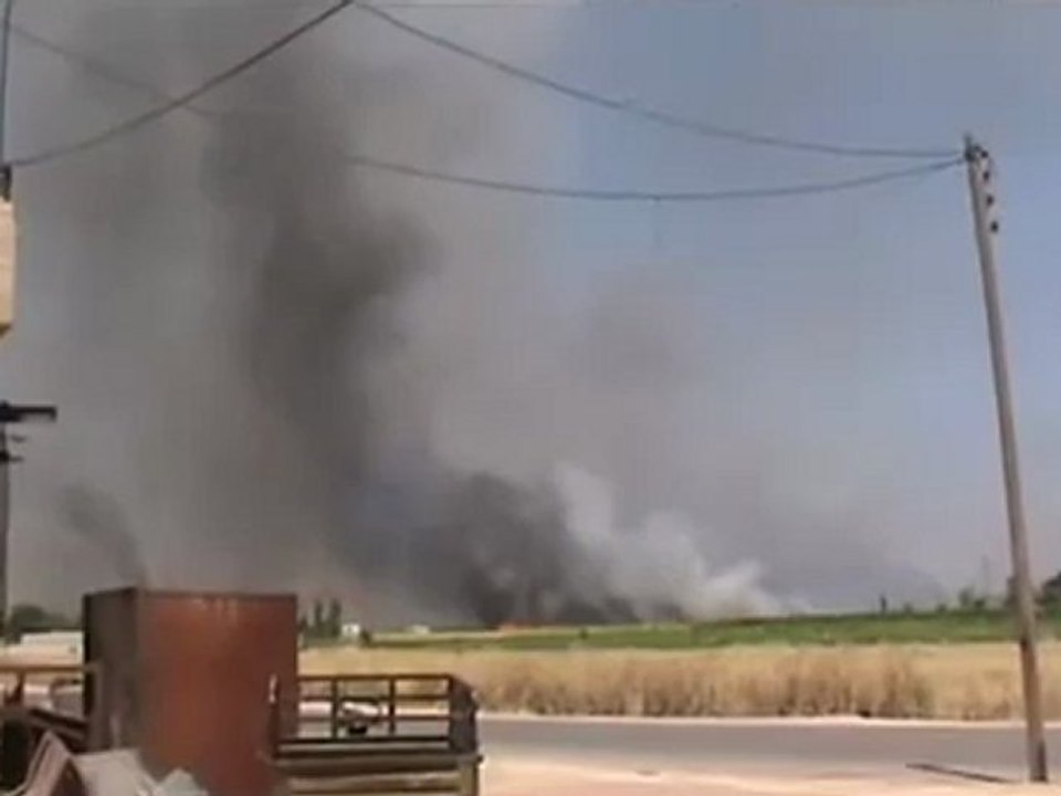 Syria فري برس  حمص الغنطو القرية تشتعل جراء القصف على مزارع القمح  10 6 2012 Homs