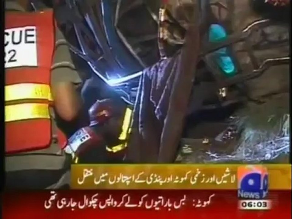 Pakistan bus crash kills 23
