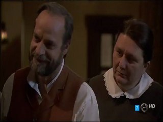 TRISTAN SALE DE LA TABERNA QUIEREN TOMAR ALGO MIENTRAS SE ESPERA ESDPV 04-06-2012