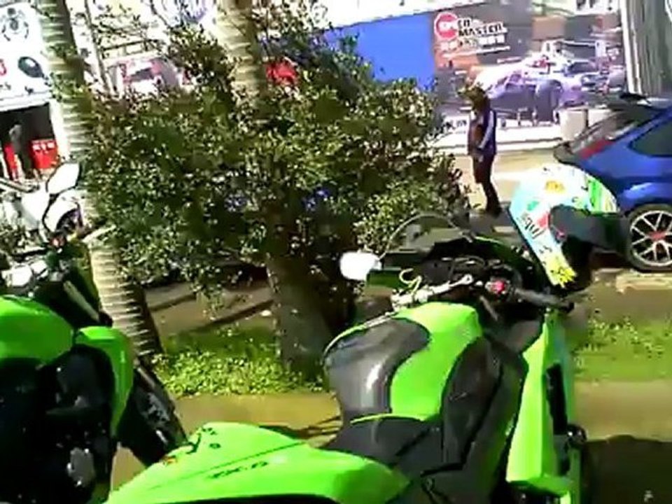 Female Sportbiker ( 中文 - with subtitles)