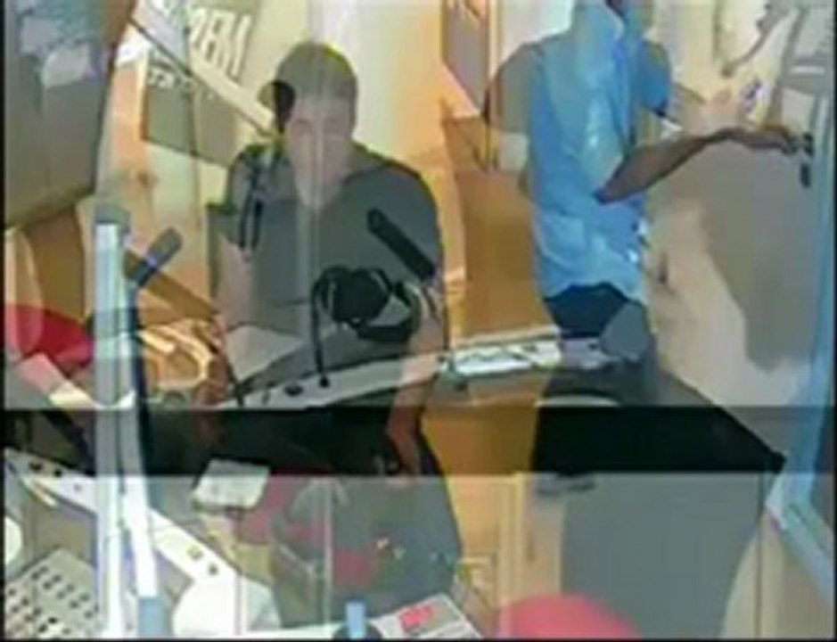 חלק 1 "כוכב בצהריים" אלירז משדר מרדיו ת"א  #ראו בפירוט לגבי החלק ה-2