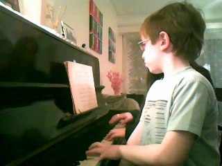 "Marcha" a 4 manos, por Valentín Dawitson y Anita Rosón (9 años)