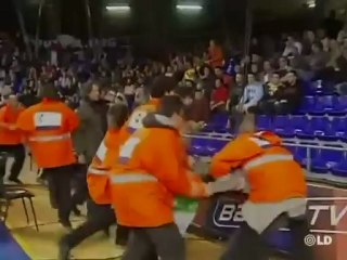 Radicales con banderas palestinas invaden el Palau Blaugrana