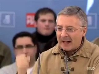 Blanco dice que Feijóo "vomita basura" y quiere convertir a