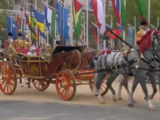 Royal procession: Queen travels by horse and carriage