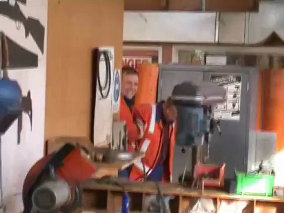 Charging battery with arc welder