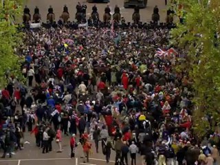 Crowds pack the Mall to see the Queen at Buckingham Palace