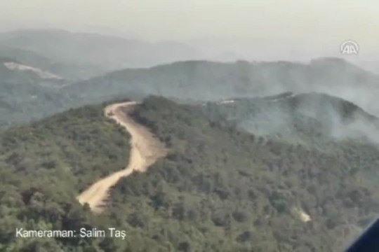 AA sınırdaki yangını görüntüledi