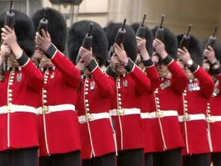 Queen and Royal party appear on Buckingham Palace balcony