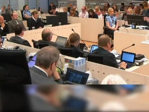 euronewsru - На процессе Брейвика судья играл в карты [H.264 360p]