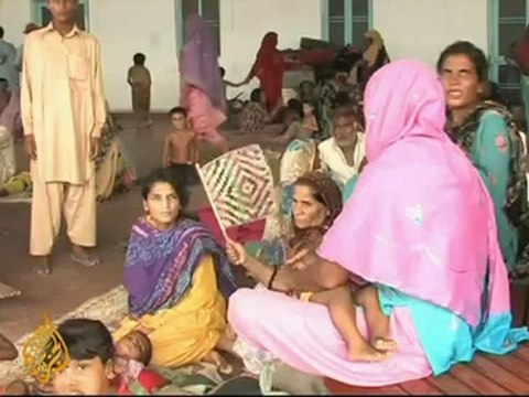 Pakistan floods victims await help