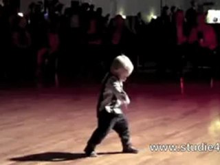 bebies qui danse (c le nouveau mickeal jackson)!!!!!!!!!!!!!!