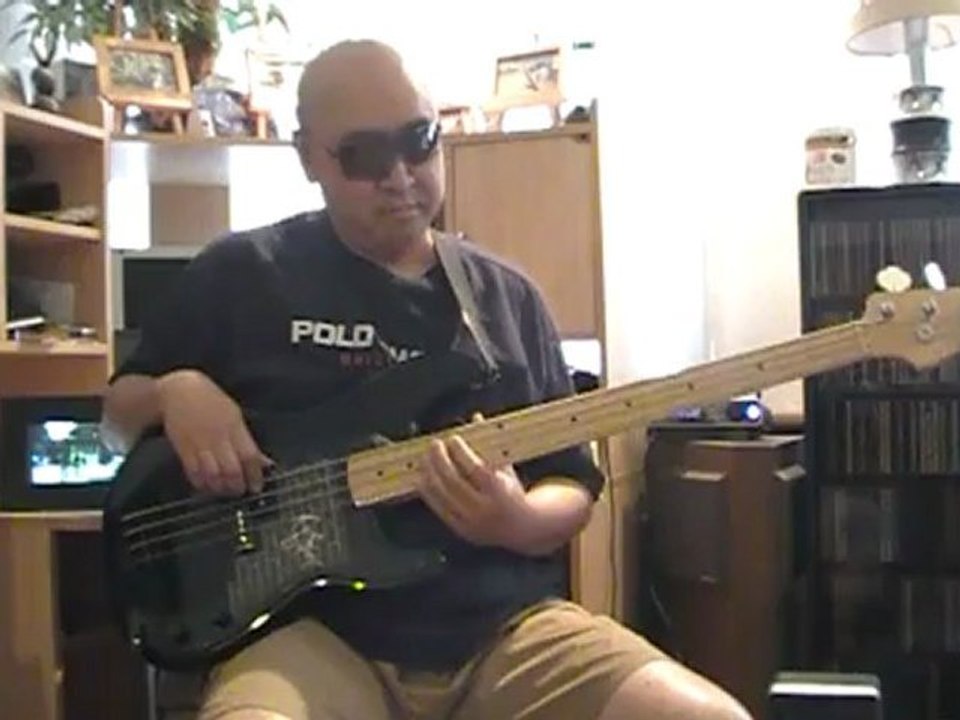 Hold the Line Toto in memoriam Jeff Porcaro basscover Bob Roha