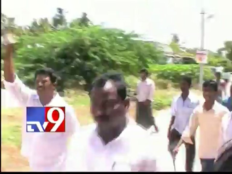 Cong activists obstruct Rayapati's Cuddaph campaign