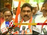 Lagadapati challenges Vijayamma to expose truth