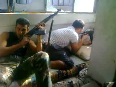 Syria فري برس مقطع مسرب لأحد عبيد الأسد وهو ابن أحمد الخليل من قرية حورتة في محافظة حماه وهو يتسلى بإطلاق النار على المواطنين