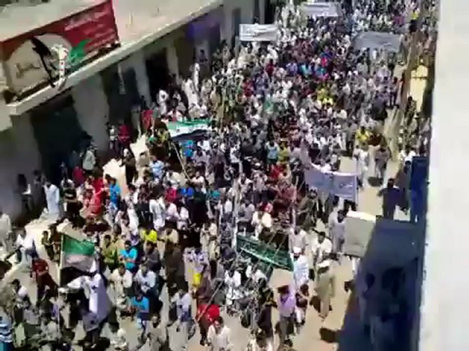 Syria فري برس حماة المحتلة  كفرزيتا مظاهرة حاشدة في جمعة اطفال الحولة مشاعل النصر 1 6 2012 ج1 Hama