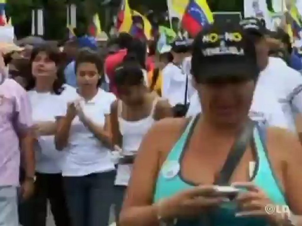 Hugo Chávez logra perpetuarse en el poder con irregularidades